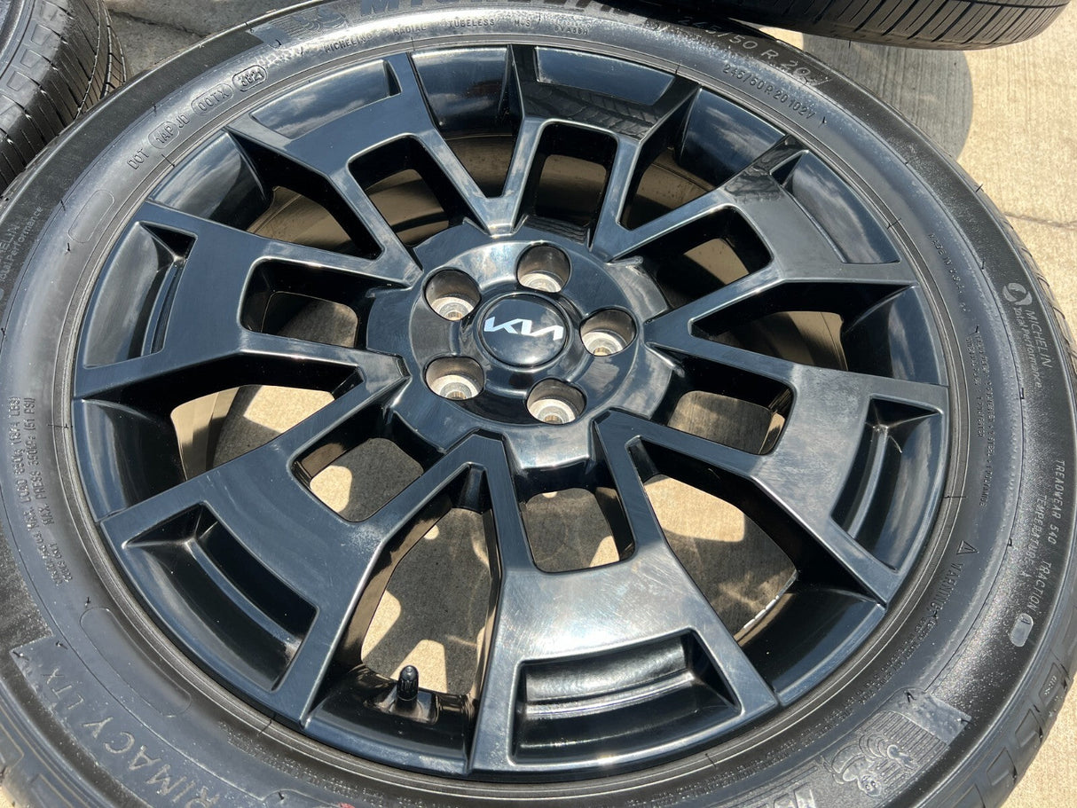 20" Kia Telluride Nightshade OEM wheels rims 71000 Sorento Sedona tires Texas Truck Tire
