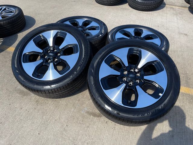 22" Ford F-150 Expedition LIMITED OEM rims wheels 10472 tires PIRELLI Texas Truck Tire