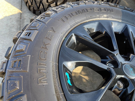 20" Jeep Wrangler HIGH ALTITUDE 9262 96902 OEM wheels rims Gladiator MICKEY 35" Texas Truck Tire