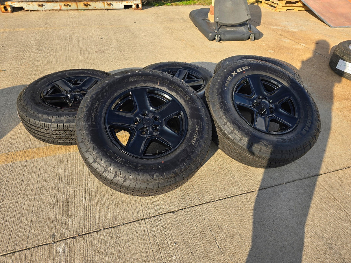 17" Jeep Gladiator BLACK OEM wheels rims 9235 Wrangler 2024 2025 2026 NEW Texas Truck Tire