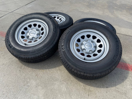 17" Chevy Silverado Sierra OEM wheels rims Tahoe Colorado 8130 Canyon MICHELIN Texas Truck Tire