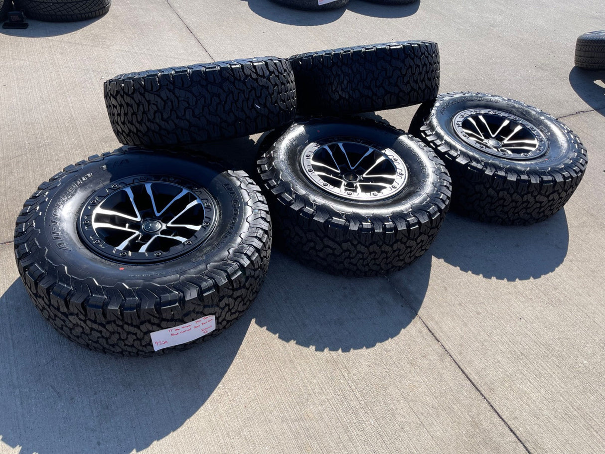 17" Jeep Wrangler 392 Gladiator Rubicon OEM 9329 BEADLOCK wheels rims BFG NEW 35 Texas Truck Tire