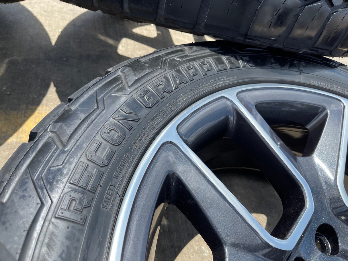 22" Dodge Ram 1500 OEM LIMITED Laramie wheels rims 2725 2684 NITTO 33" Texas Truck Tire