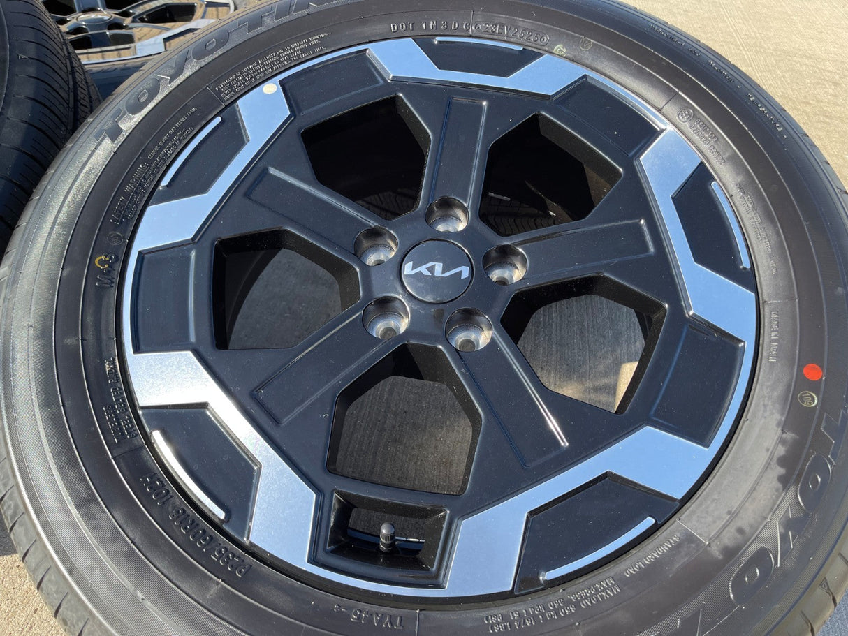 18" Hyundai Santa Fe Cruz OEM wheels rims 52910 Black 2024 2025 2026 TOYO NEW Texas Truck Tire