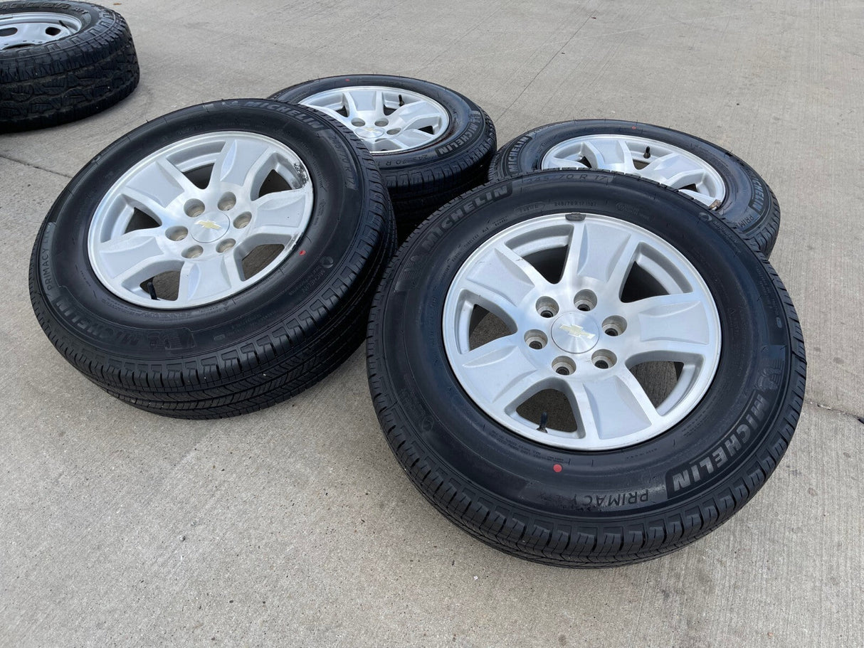 17" Chevy Silverado 1500 Tahoe Sierra OEM 5657 wheels rims MICHELIN NEW Texas Truck Tire