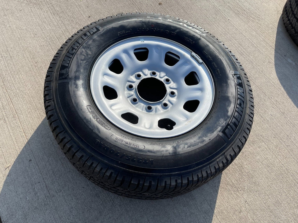 18" Chevy Silverado GMC Sierra 2500 3500 OEM 8096 wheel rim spare MICHELIN NEW Texas Truck Tire