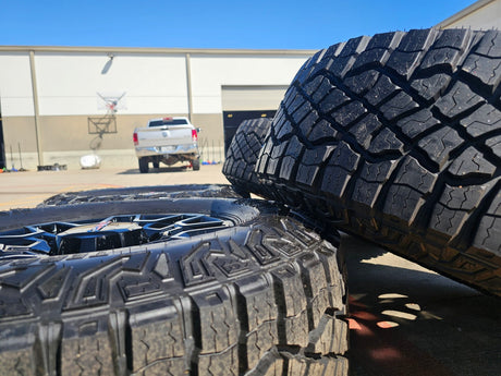 18" GMC Sierra AT4X Chevy Trail Boss 2500 OEM 14136 wheels rims GOODYEAR 35" NEW Texas Truck Tire