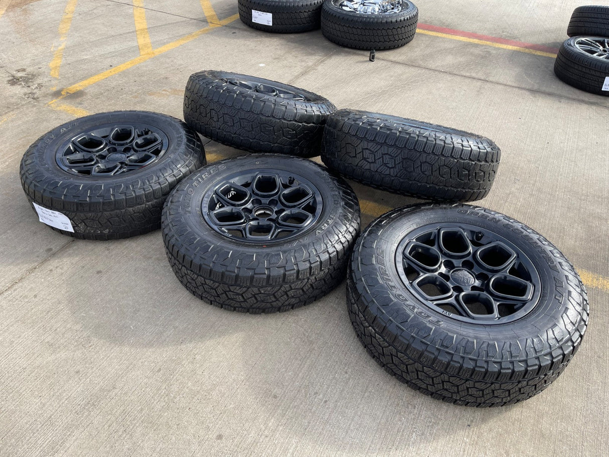 (5) 18" AEV SALTA GMC Sierra AT4X Chevy Silverado OEM rims wheels TOYO A/T3 Texas Truck Tire