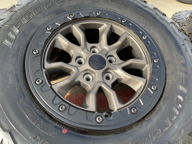 (5) 17" Jeep Wrangler 392 Gladiator OEM 9304 95240 BEADLOCK wheels rims Texas Truck Tire