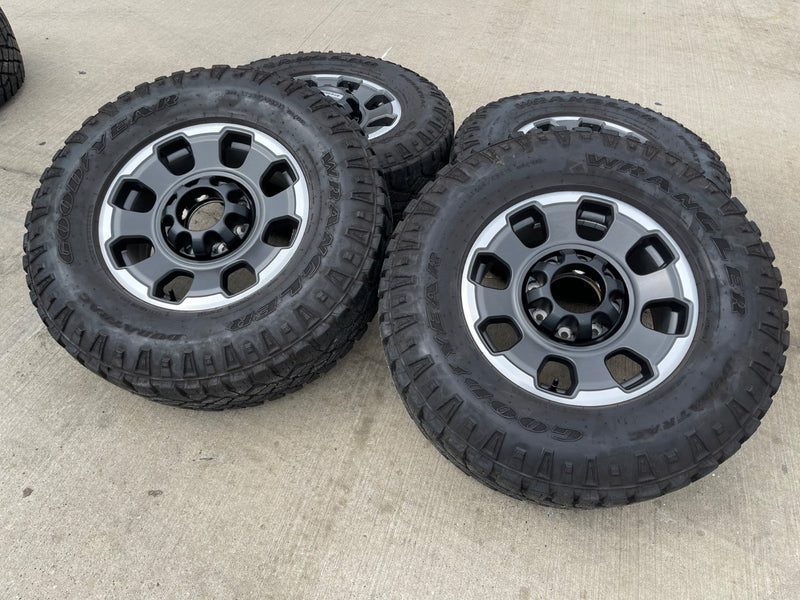 18" Ford F-250 F-350 OEM TREMOR rims wheels 10482 tires DURATRAC R/T 35" Texas Truck Tire