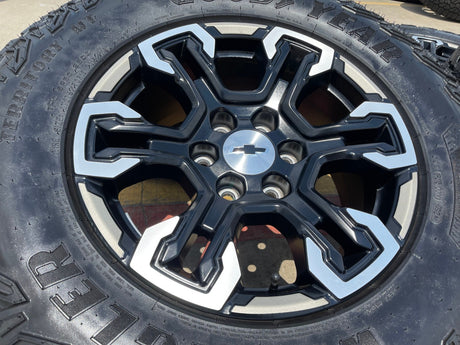 18" Chevy Silverado ZR2 Tahoe TRAIL BOSS Sierra OEM 95415 wheels rims tires NEW Texas Truck Tire