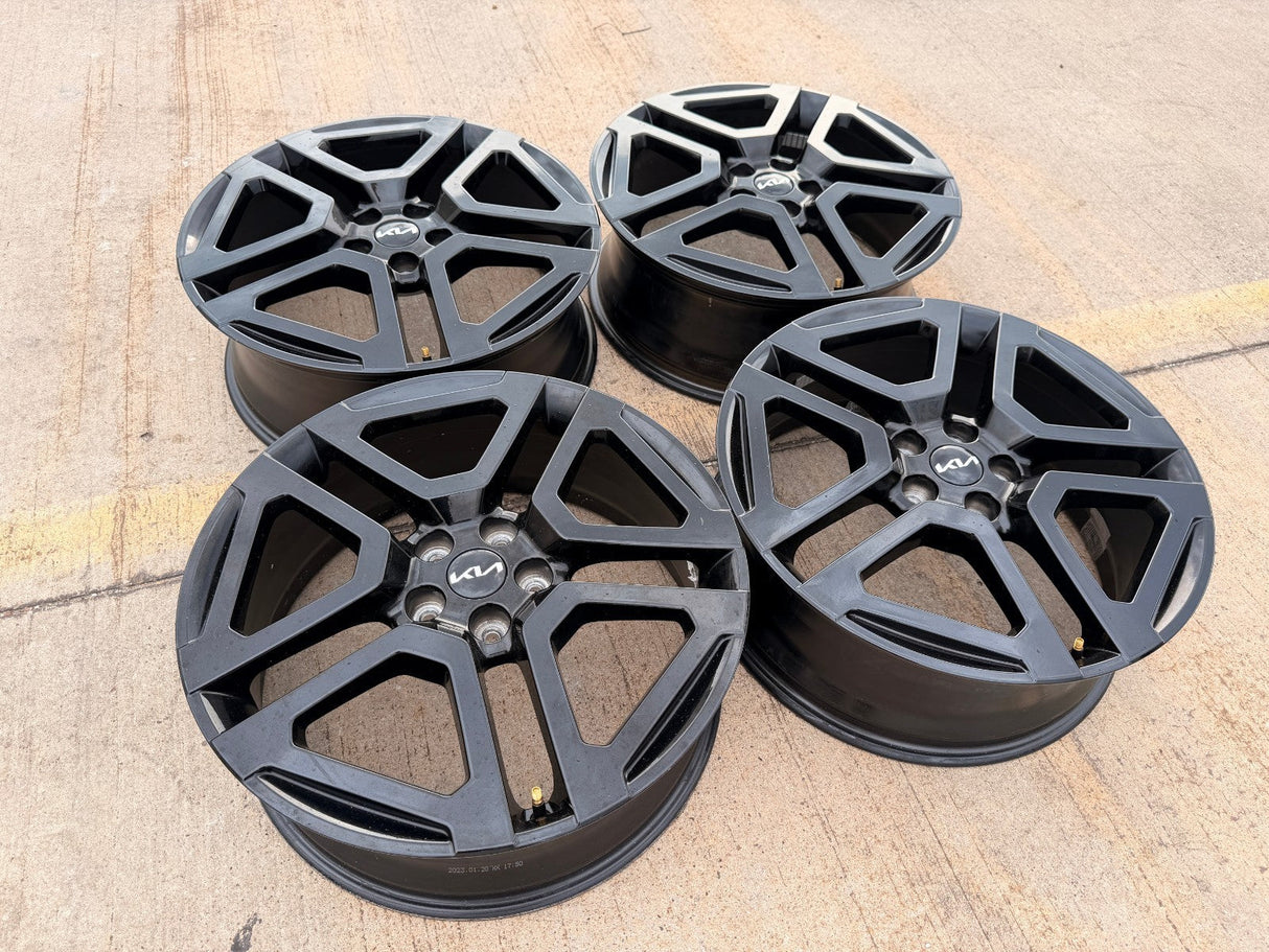 20" Kia Telluride Prestige X-PRO OEM wheels rims 74721 Sedona 2024 2025 2026 NEW Texas Truck Tire