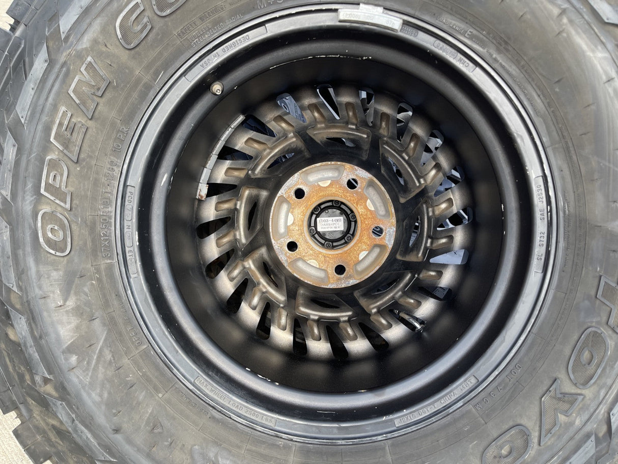 18" 18x10 Fuel CYCLONE D683 Jeep Wrangler wheels rims 5x5 5x127 TOYO R/T 37" Texas Truck Tire