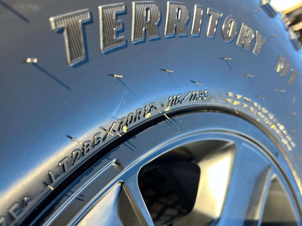 17" Jeep Wrangler Rubicon OEM 9260 wheels rims Gladiator GOODYEAR  A/T 33" NEW Texas Truck Tire