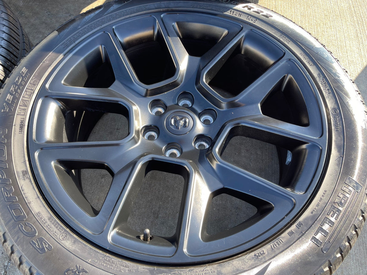 22" Dodge Ram 1500 OEM LIMITED Laramie wheels rims black 2725 2684 PIRELLI NEW Texas Truck Tire