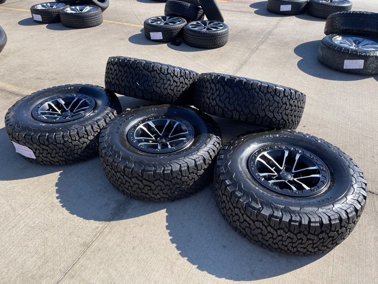 17" Jeep Wrangler 392 Gladiator Rubicon OEM 9329 BEADLOCK wheels rims BFG NEW 35 Texas Truck Tire