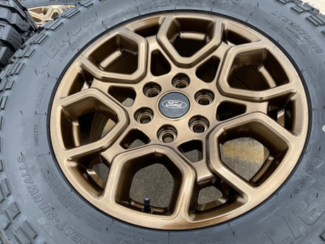 18" Ford F-150 OEM rims wheels 95049 10340 BRONZE Expedition KENDA R/T 33" NEW Texas Truck Tire