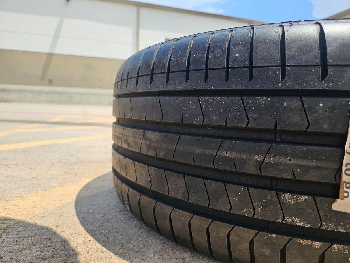 (1) 265/35/21 Pirelli P Zero tire Elect LM1 NEW take off! Texas Truck Tire