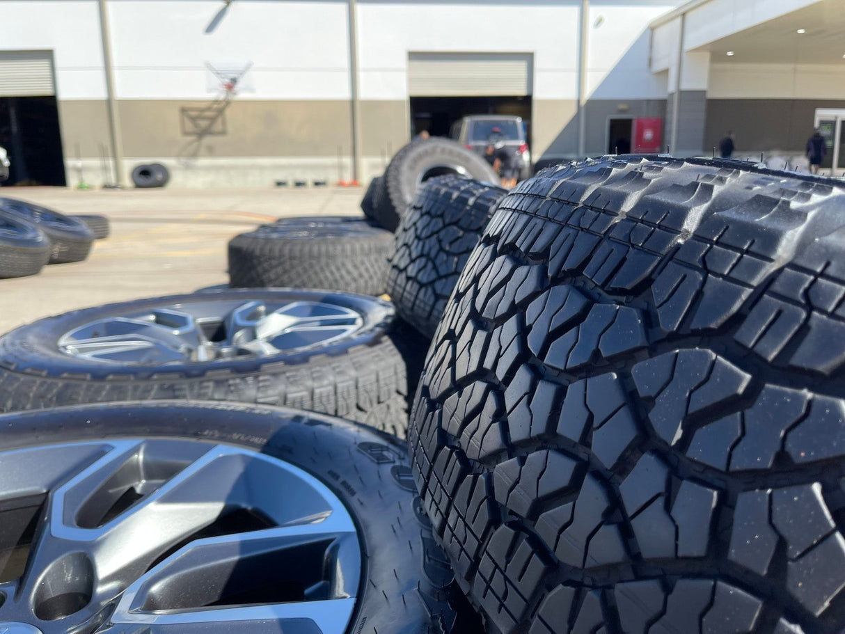 20" Chevy Silverado 1500 Tahoe Suburban OEM 5915 5916 wheels rims GOODYEAR Texas Truck Tire