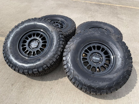 17x8.5 17" Method Racing MR318 Silverado RAM Tacoma wheels rims 6x139 6x5.5 35" Texas Truck Tire