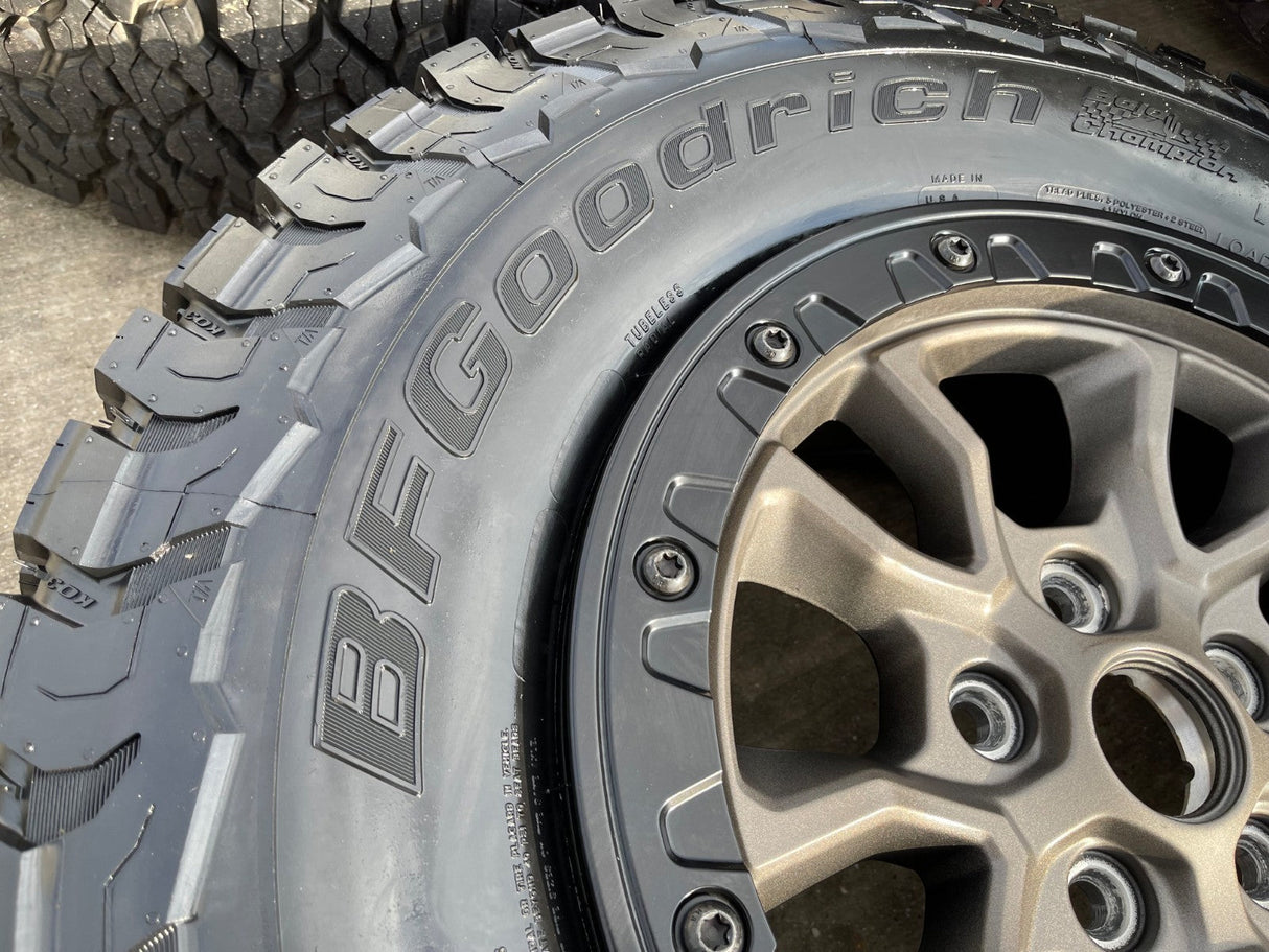 (5) 17" Jeep Wrangler 392 Gladiator OEM 9304 95240 BEADLOCK wheels rims NEW BFG Texas Truck Tire