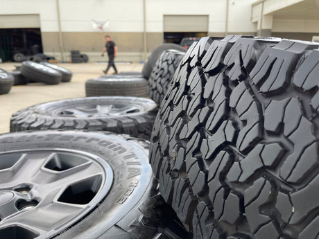 17" Jeep Wrangler Rubicon OEM 9260 wheels rims Gladiator tires BFG KO2 A/T 33" Texas Truck Tire