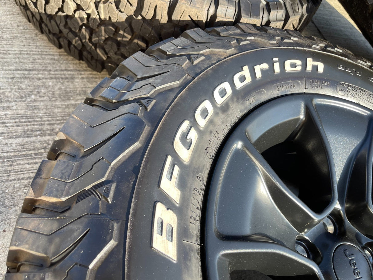 (5) 17" Jeep Wrangler Rubicon OEM 96226 wheels rims Gladiator BFG KO2 NEW 2026 Texas Truck Tire