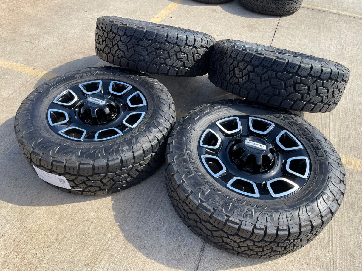 20" Ford F-250 F-350 OEM 10486 Lariat wheels rims 2024 2025 2026 TOYO 35" Texas Truck Tire