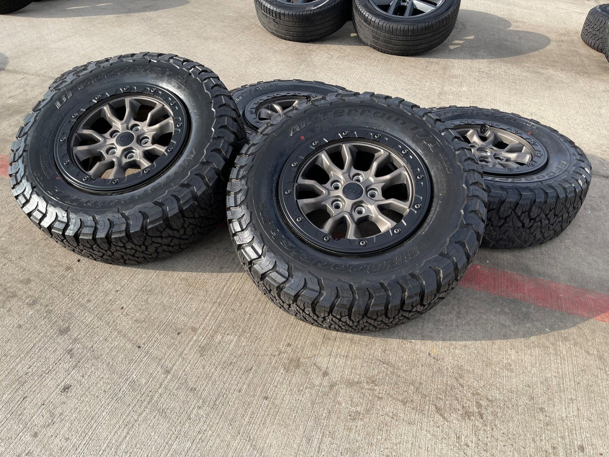 (5) 17" Jeep Wrangler 392 Gladiator OEM 9304 95240 BEADLOCK wheels rims NEW BFG Texas Truck Tire