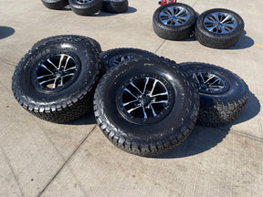 17" Jeep Wrangler 392 Gladiator Rubicon OEM 9329 BEADLOCK wheels rims BFG NEW 35 Texas Truck Tire