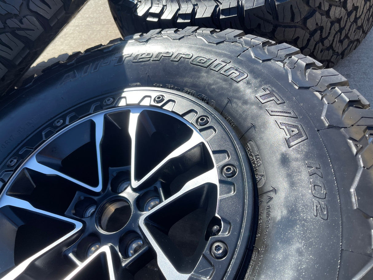 17" Jeep Wrangler 392 Gladiator Rubicon OEM 9329 BEADLOCK wheels rims BFG NEW 35 Texas Truck Tire