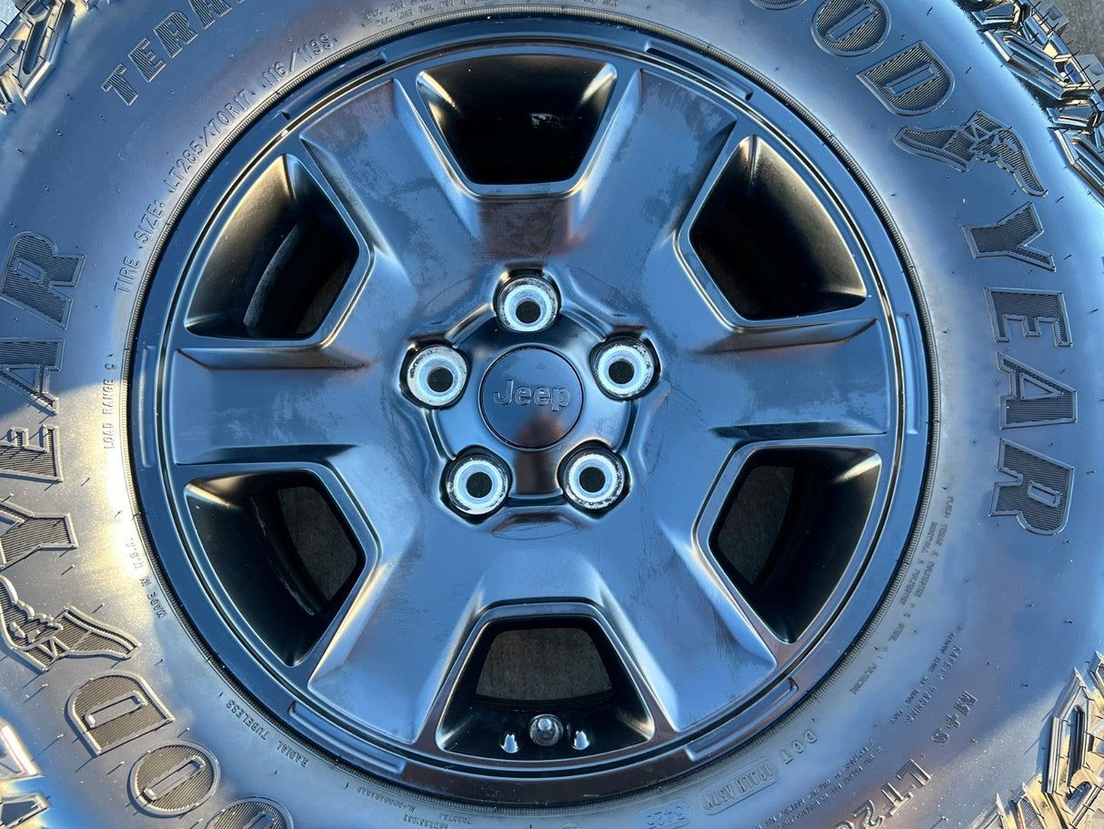 17" Jeep Wrangler Rubicon OEM 9260 wheels rims Gladiator GOODYEAR  A/T 33" NEW Texas Truck Tire
