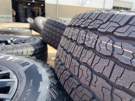 18" Chevy Silverado ALASKAN AT4X 2500 OEM 14031 wheels rims 2024 2025 2026 NEW Texas Truck Tire