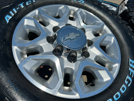 18" Chevy Silverado Trail Boss 2500 3500 OEM 5959 wheels rims NEW BFG KO3 A/T Texas Truck Tire