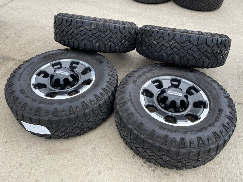 18" Ford F-250 F-350 OEM TREMOR rims wheels 10482 tires DURATRAC R/T 35" Texas Truck Tire