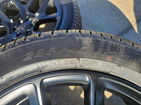 22" Dodge Ram 1500 OEM LIMITED Laramie wheels rims black 2725 2684 PIRELLI NEW Texas Truck Tire