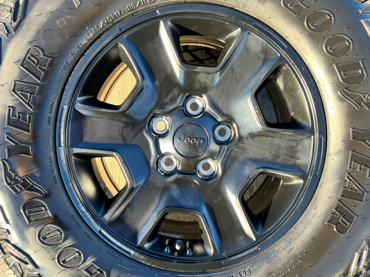17" Jeep Wrangler Rubicon OEM 9260 wheels rims Gladiator GOODYEAR  A/T 33" NEW Texas Truck Tire