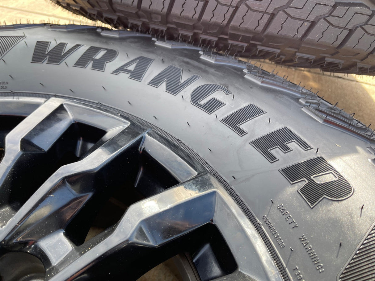 18" Chevy Silverado ALASKAN AT4X 2500 OEM 14031 wheels rims 2024 2025 2026 NEW Texas Truck Tire