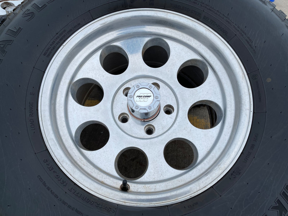 17" 17x9 Pro Comp Series 69 Jeep Wrangler Gladiator 5x127 5x5 wheels rims 35" Texas Truck Tire