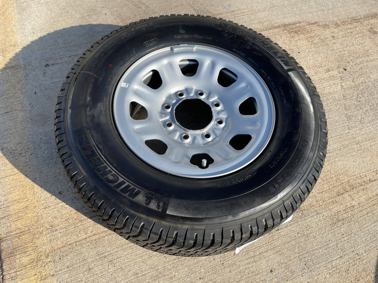 18" Chevy Silverado GMC Sierra 2500 3500 OEM 8096 wheel rim spare MICHELIN NEW Texas Truck Tire