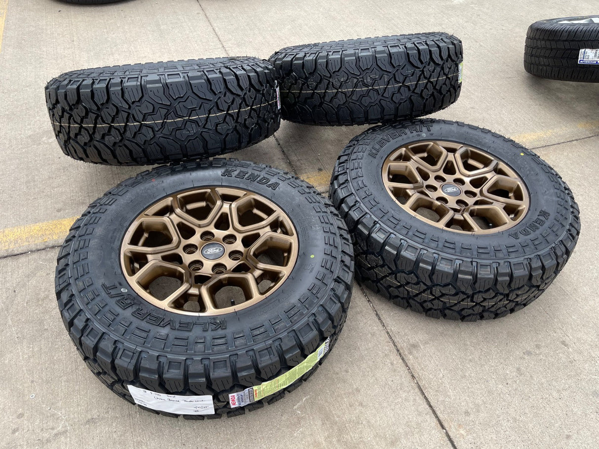 18" Ford F-150 OEM rims wheels 95049 10340 BRONZE Expedition KENDA R/T 33" NEW Texas Truck Tire