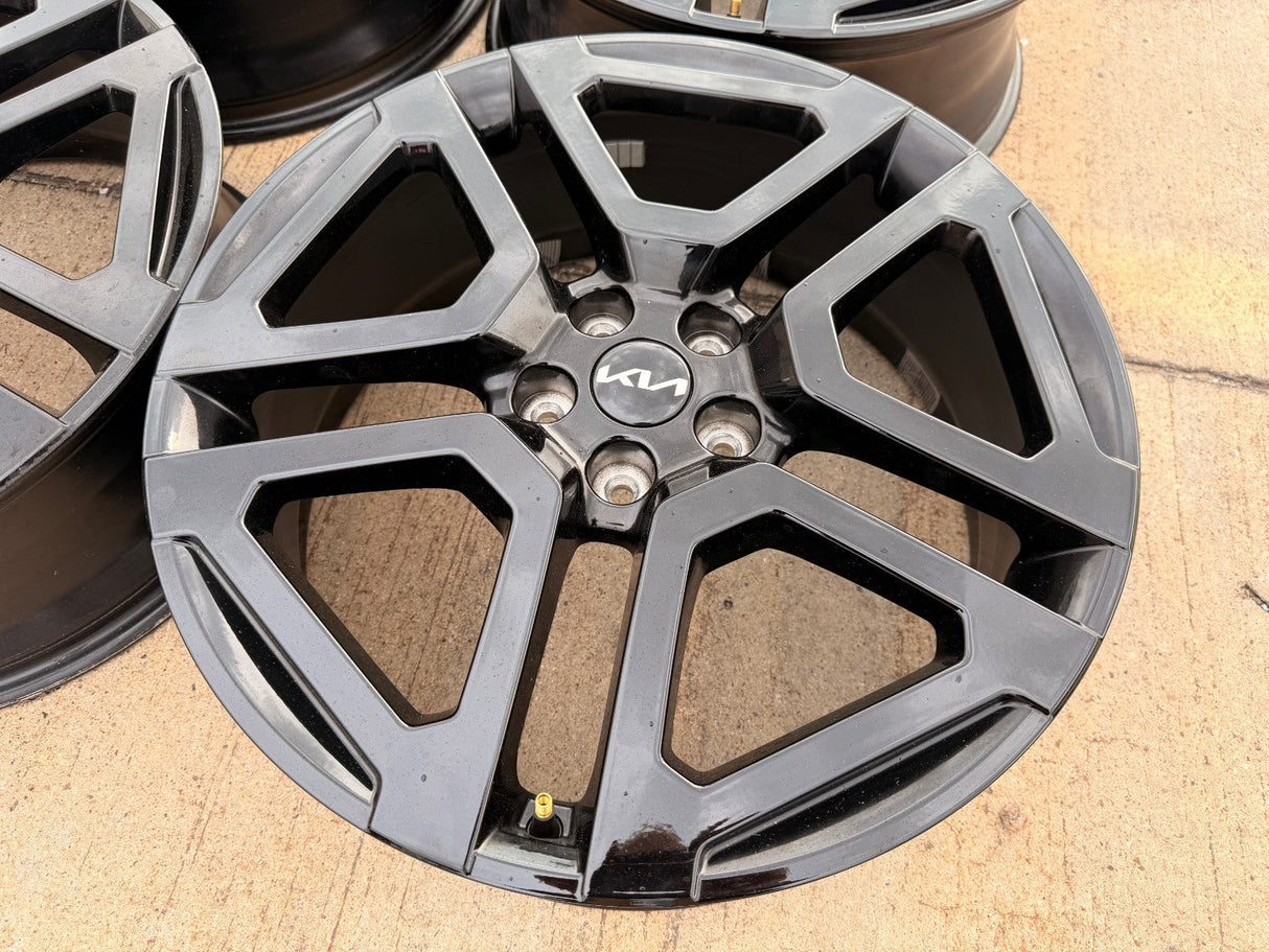 20" Kia Telluride Prestige X-PRO OEM wheels rims 74721 Sedona 2024 2025 2026 NEW Texas Truck Tire