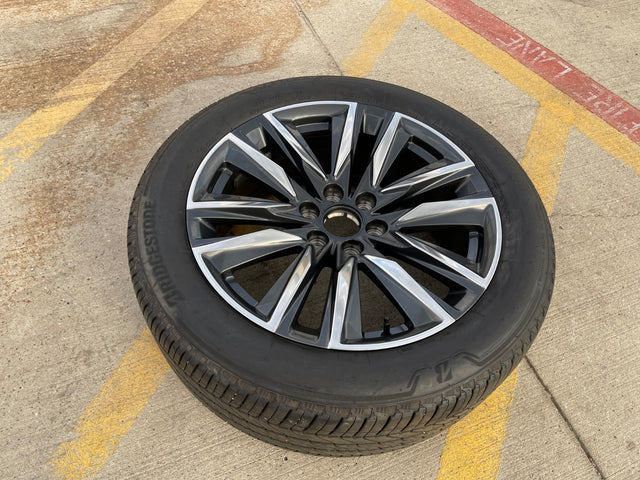 (1) 22" Cadillac Escalade OEM Platinum 4869 95028 wheel rim 2023 2024 2025 2026 Texas Truck Tire