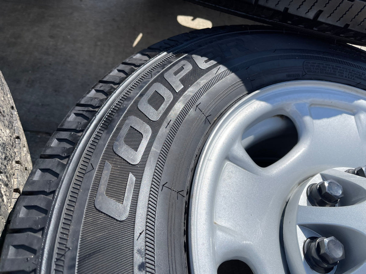 17" Chevy Silverado GMC Sierra 2500 3500 OEM 8095 wheels COOPER H/T3 Texas Truck Tire