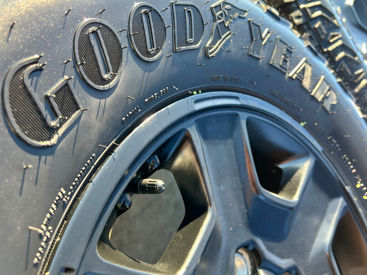 17" Jeep Wrangler Rubicon OEM 9260 wheels rims Gladiator GOODYEAR  A/T 33" NEW Texas Truck Tire