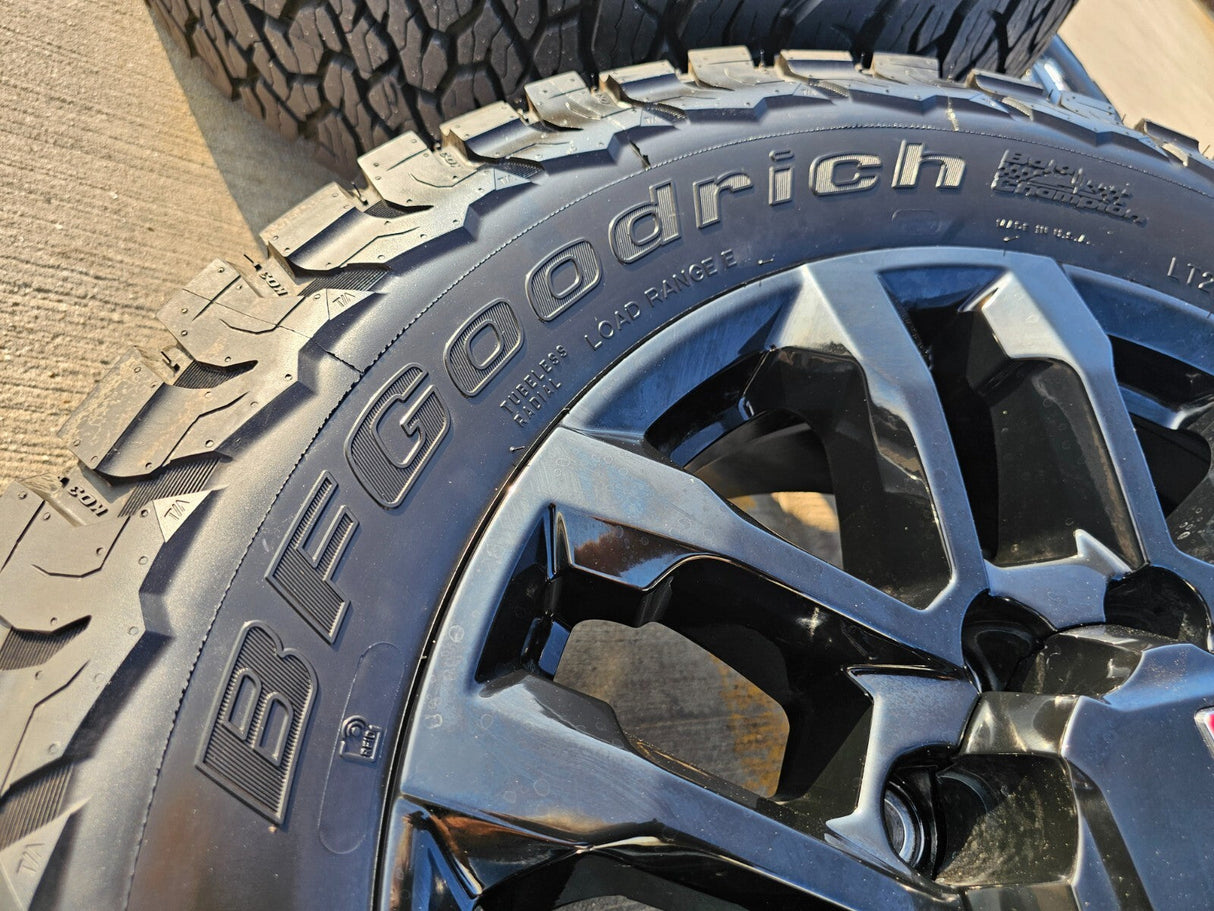 20" Chevy Silverado Trail Boss GMC AT4 2500 OEM 94030 wheels rims NEW BFG KO3 Texas Truck Tire