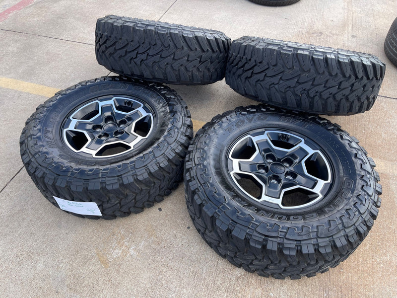 17" Jeep Wrangler RUBICON OEM wheels rims tires 9259 black TOYO 33" Texas Truck Tire