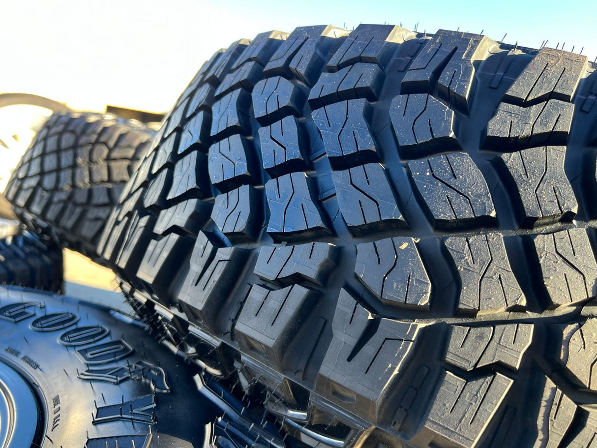 17" Jeep Wrangler Rubicon OEM 9260 wheels rims Gladiator GOODYEAR  A/T 33" NEW Texas Truck Tire