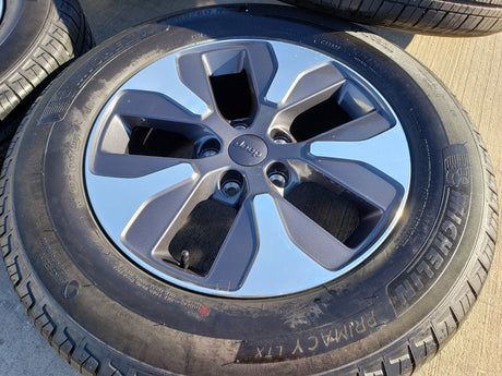 18" Jeep Grand Cherokee L OEM wheels rims 9308 Durango tires MICHELIN Texas Truck Tire