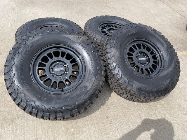 17x8.5 17" Method Racing MR318 Silverado RAM Tacoma wheels rims 6x139 6x5.5 35" Texas Truck Tire